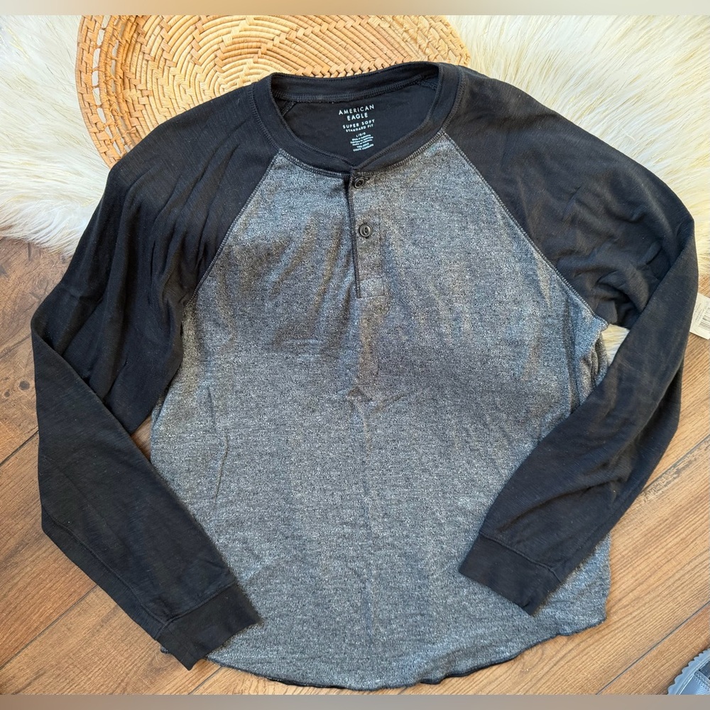 American Eagle Gray Thermal Henley Raglan Long Sleeve Shirt Size Medium